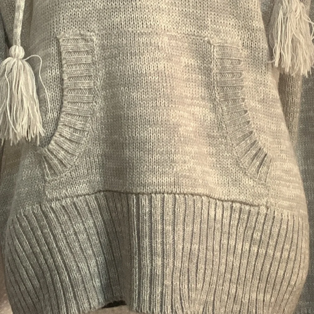 OP‎ Ocean Pacific juniors grey sweater vintage 15-17 Pom Pom strings hooded